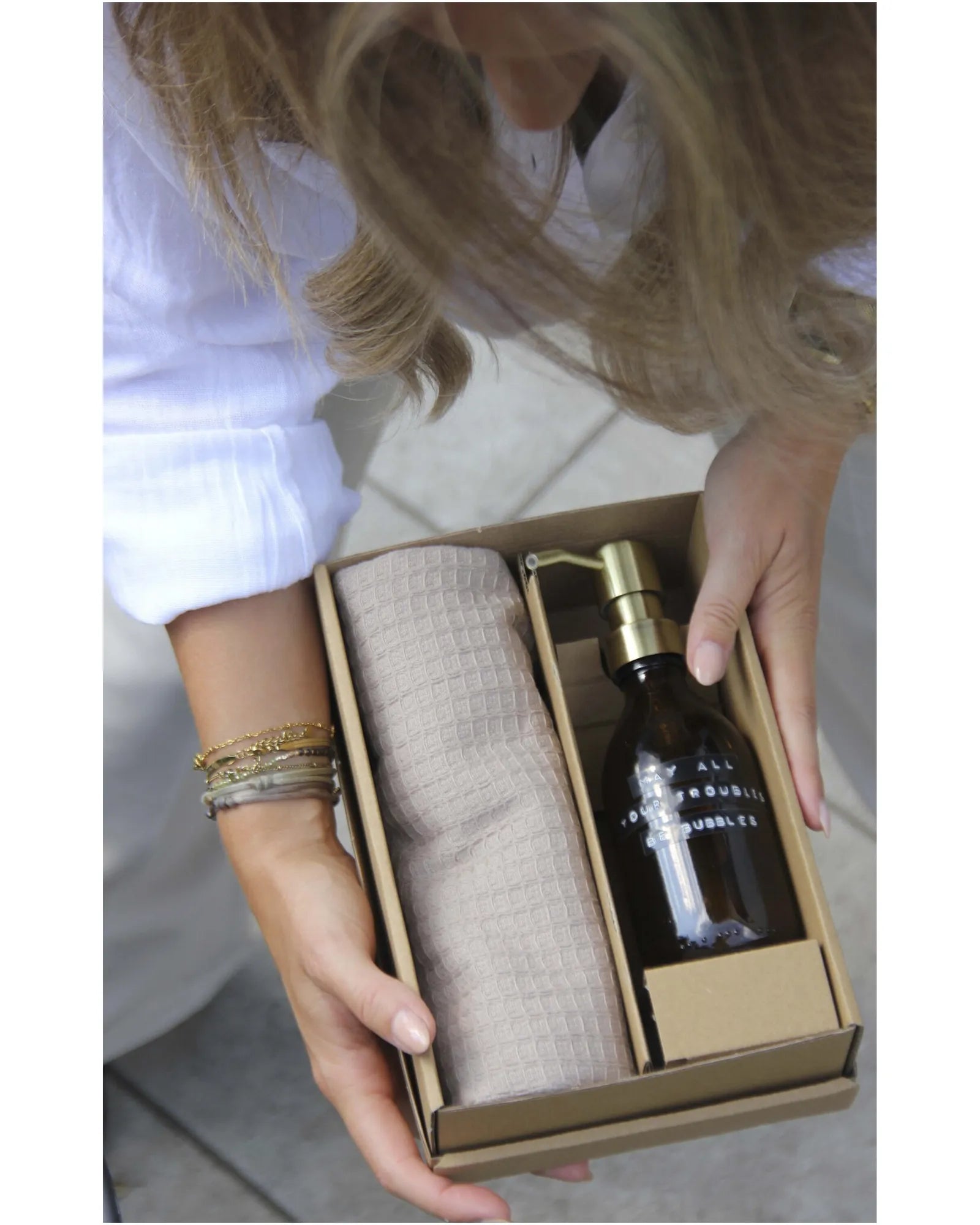 Coffret cadeau savon et serviette en coton organique à personnaliser - 1