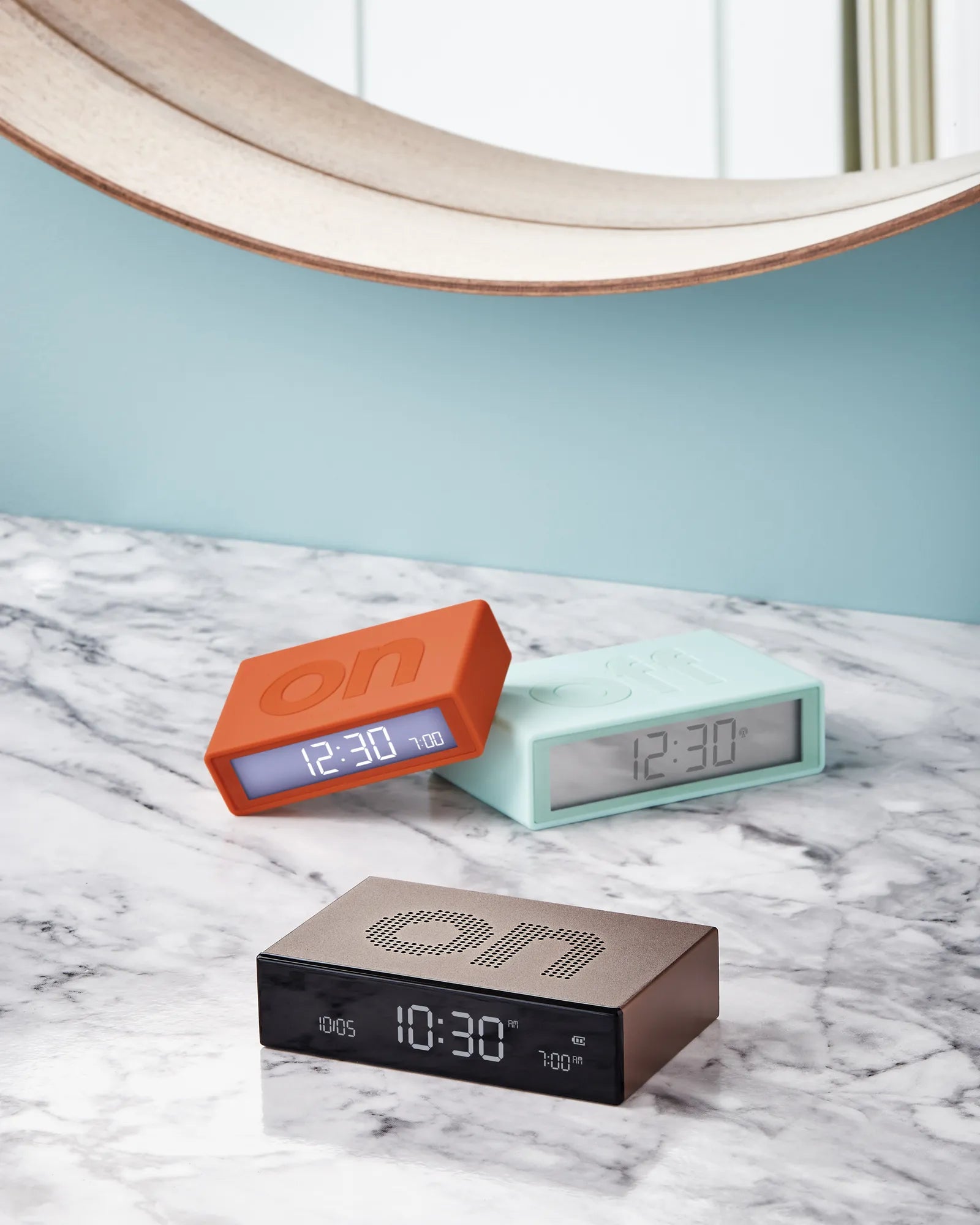 Réveil aluminium Lexon Flip Premium à personnaliser - 7