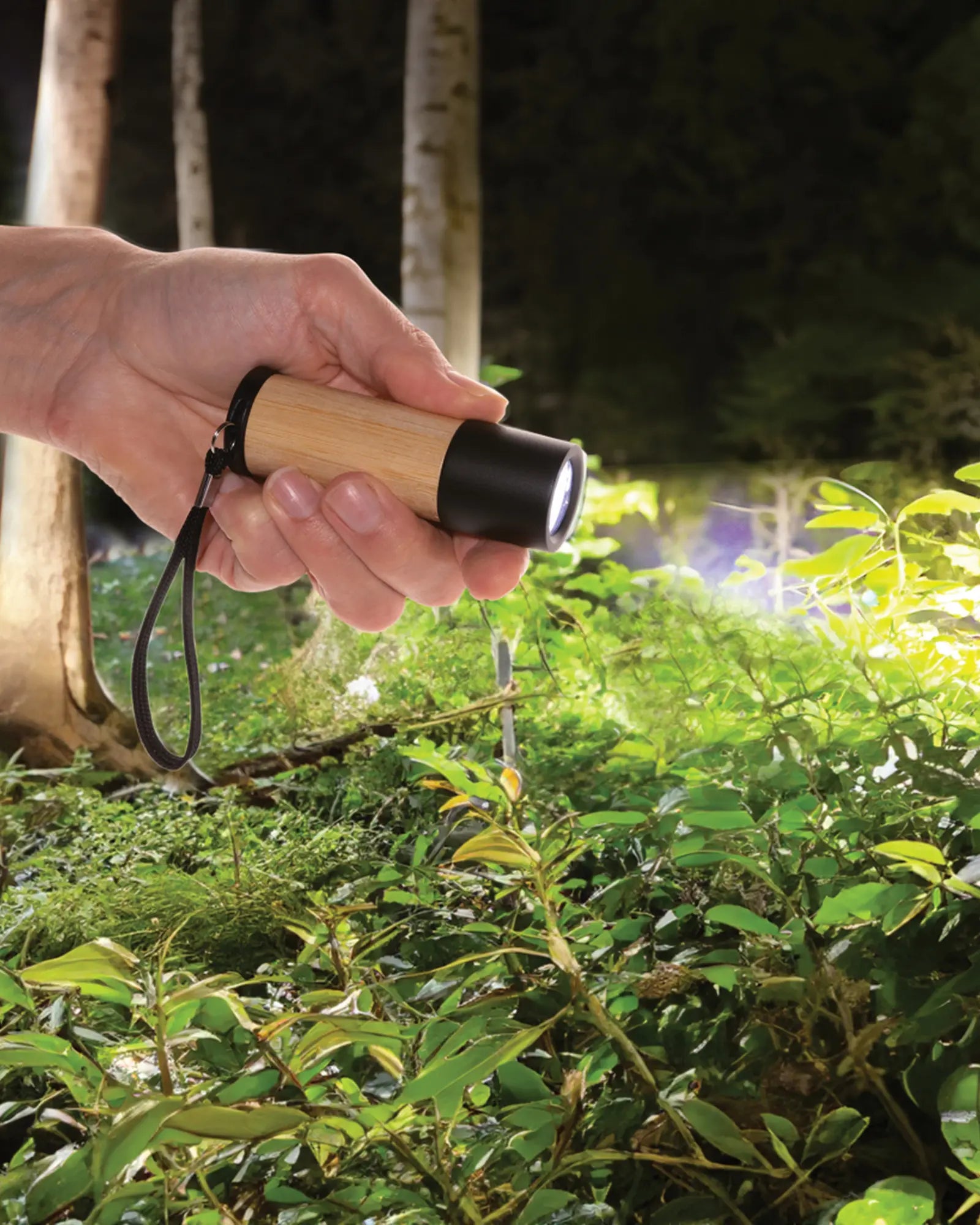 Lampe torche en bambou et plastique recyclé à personnaliser - 4