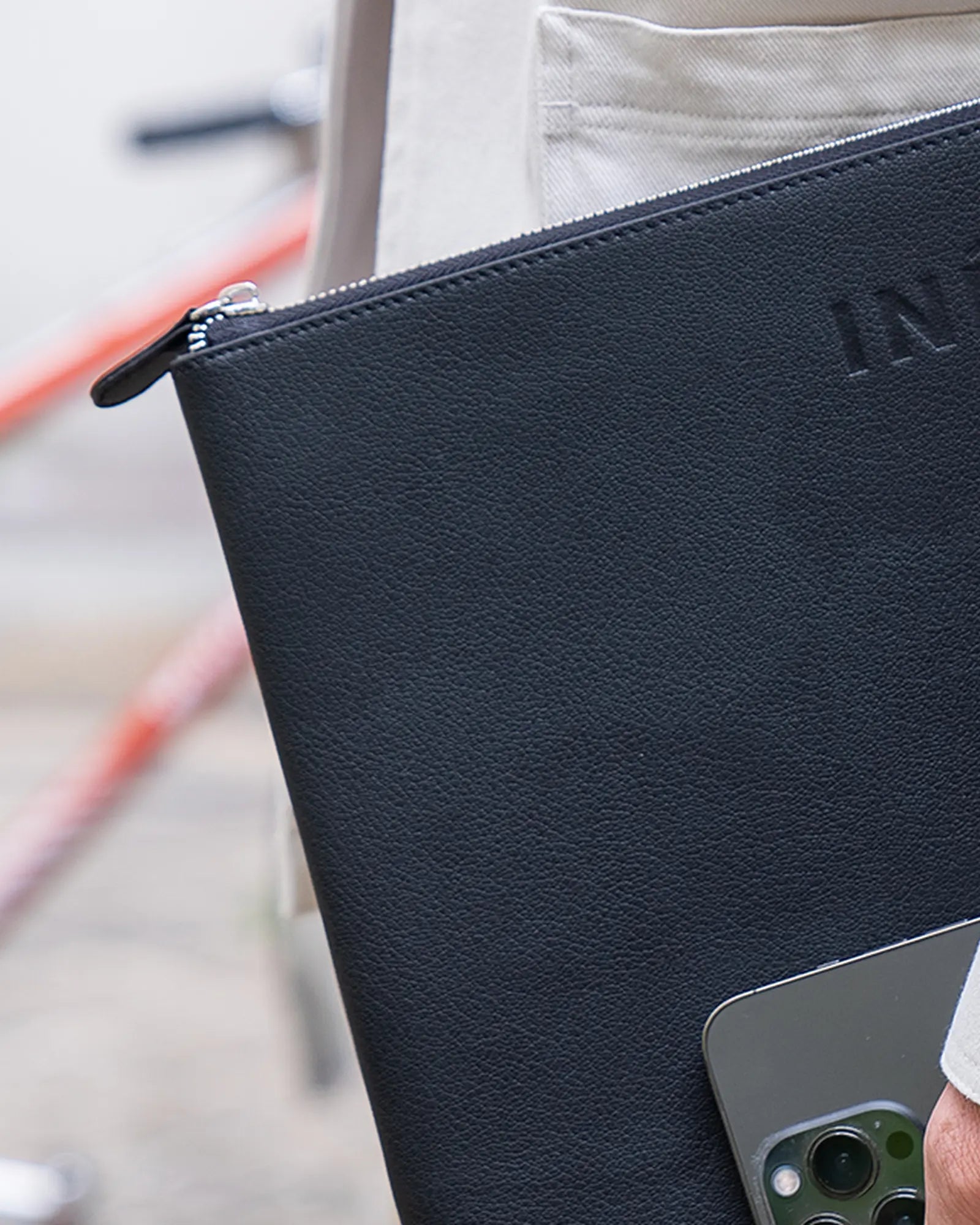 Pochette cuir recyclé INE 14/15" à personnaliser - 16