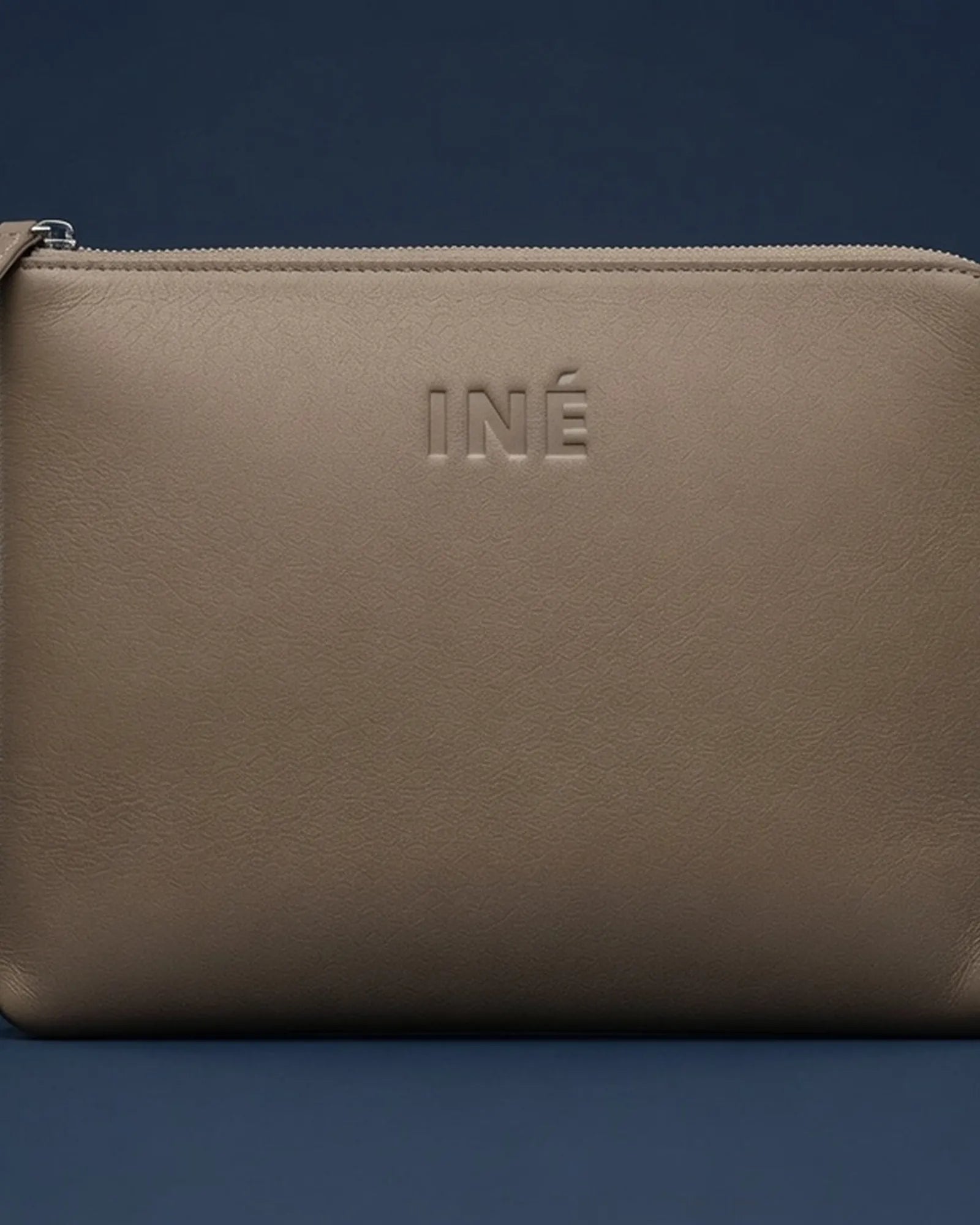Pochette cuir recyclé INE 14/15" à personnaliser - 24
